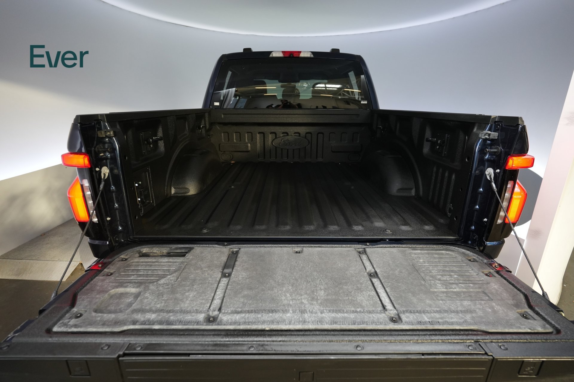 Used 2023 Ford F150 Lightning XLT AWD/4WD image 8