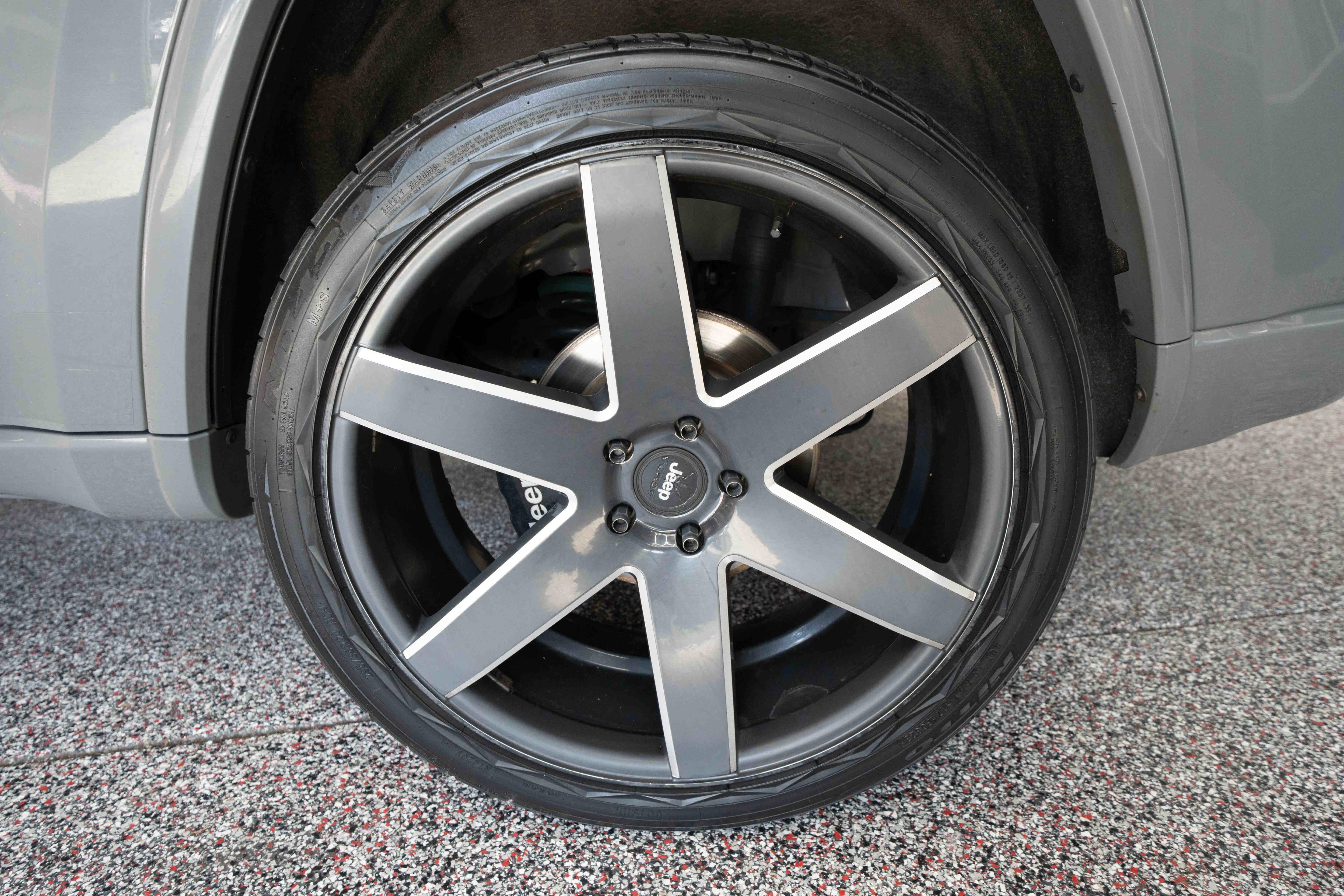 Used 2019 Jeep Grand Cherokee Altitude AWD/4WD image 29