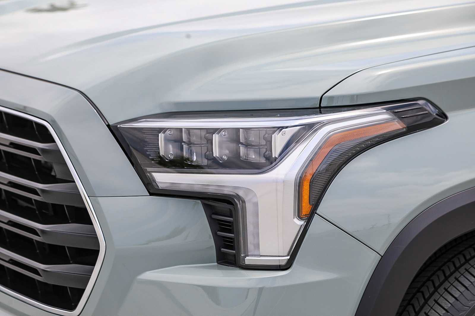 Certified 2025 Toyota Sequoia Limited w/ Tow Technology Package AWD/4WD image 9