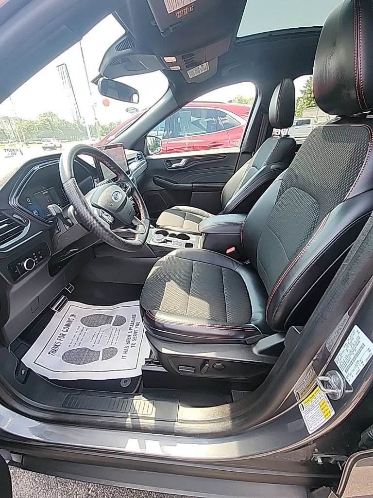 Used 2023 Ford Escape ST-Line w/ Tech Pack #1 AWD/4WD image 19