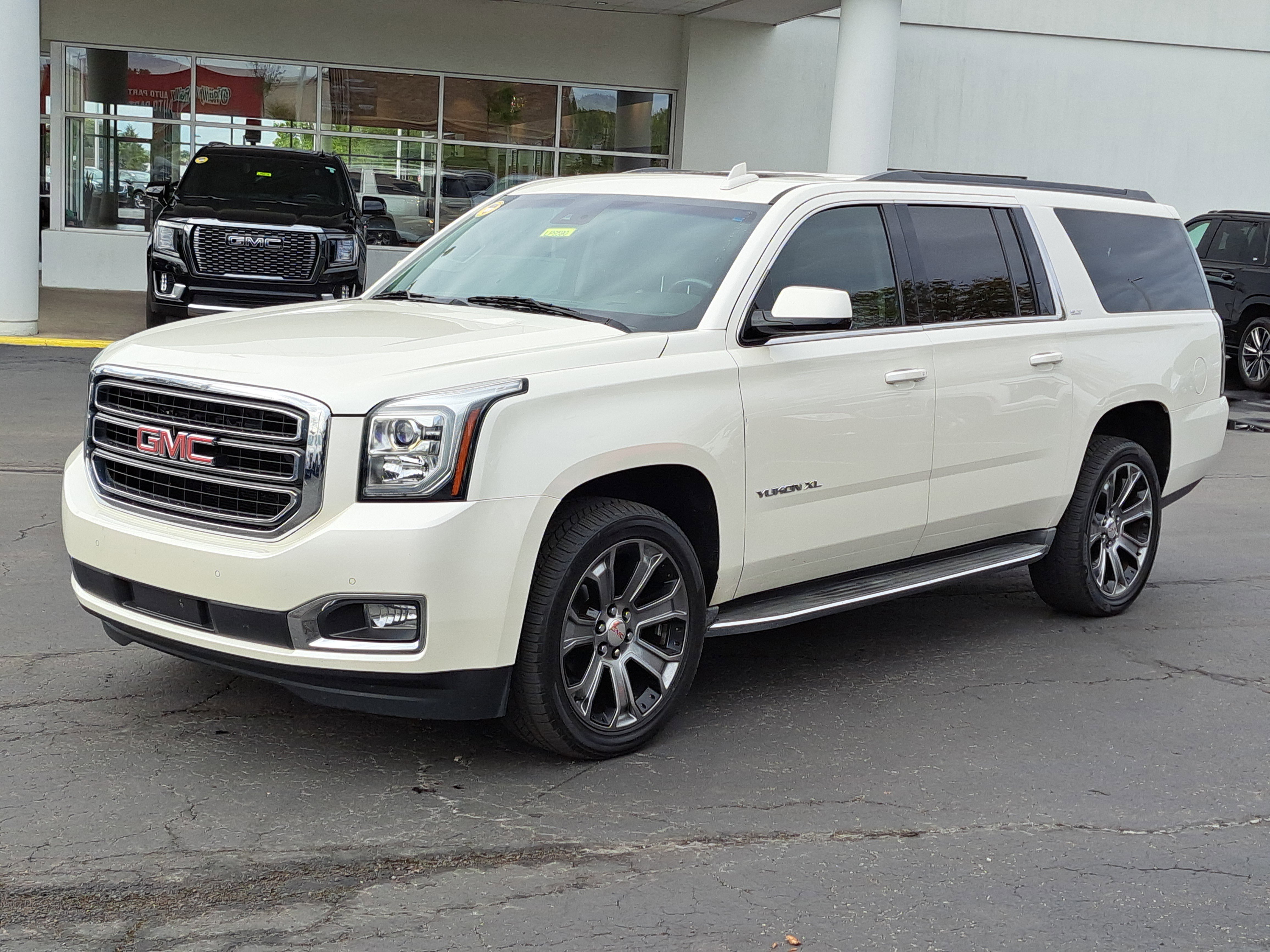 Used 2015 GMC Yukon XL SLT w/ Open Road Package image 2