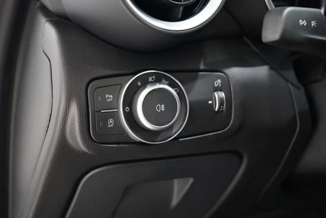 Used 2020 Alfa Romeo Giulia AWD w/ Cold Weather Package image 20