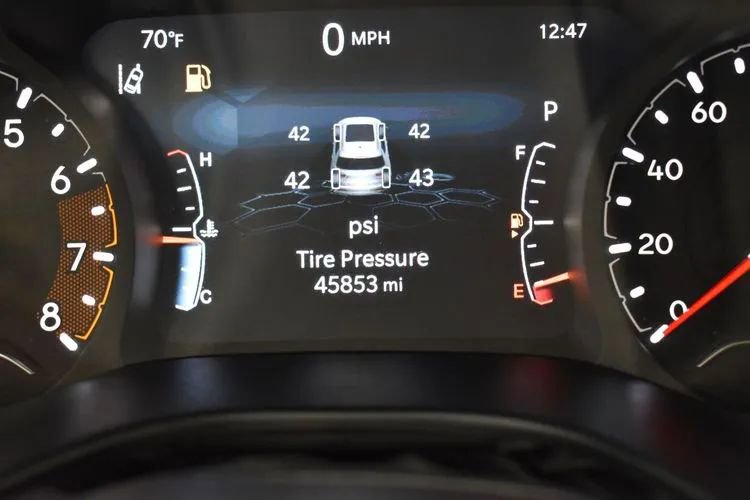 Used 2024 Jeep Compass Latitude AWD/4WD image 28