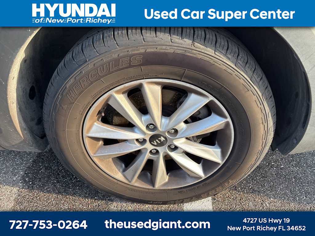 Used 2020 Kia Sorento LX image 5