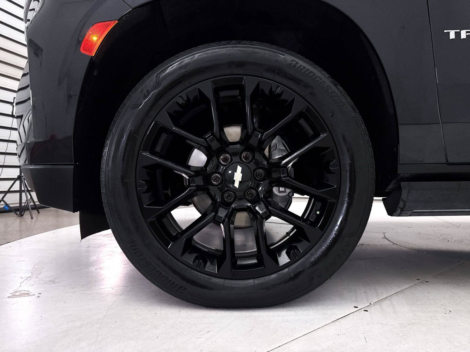 Used 2023 Chevrolet Tahoe Premier AWD/4WD image 17