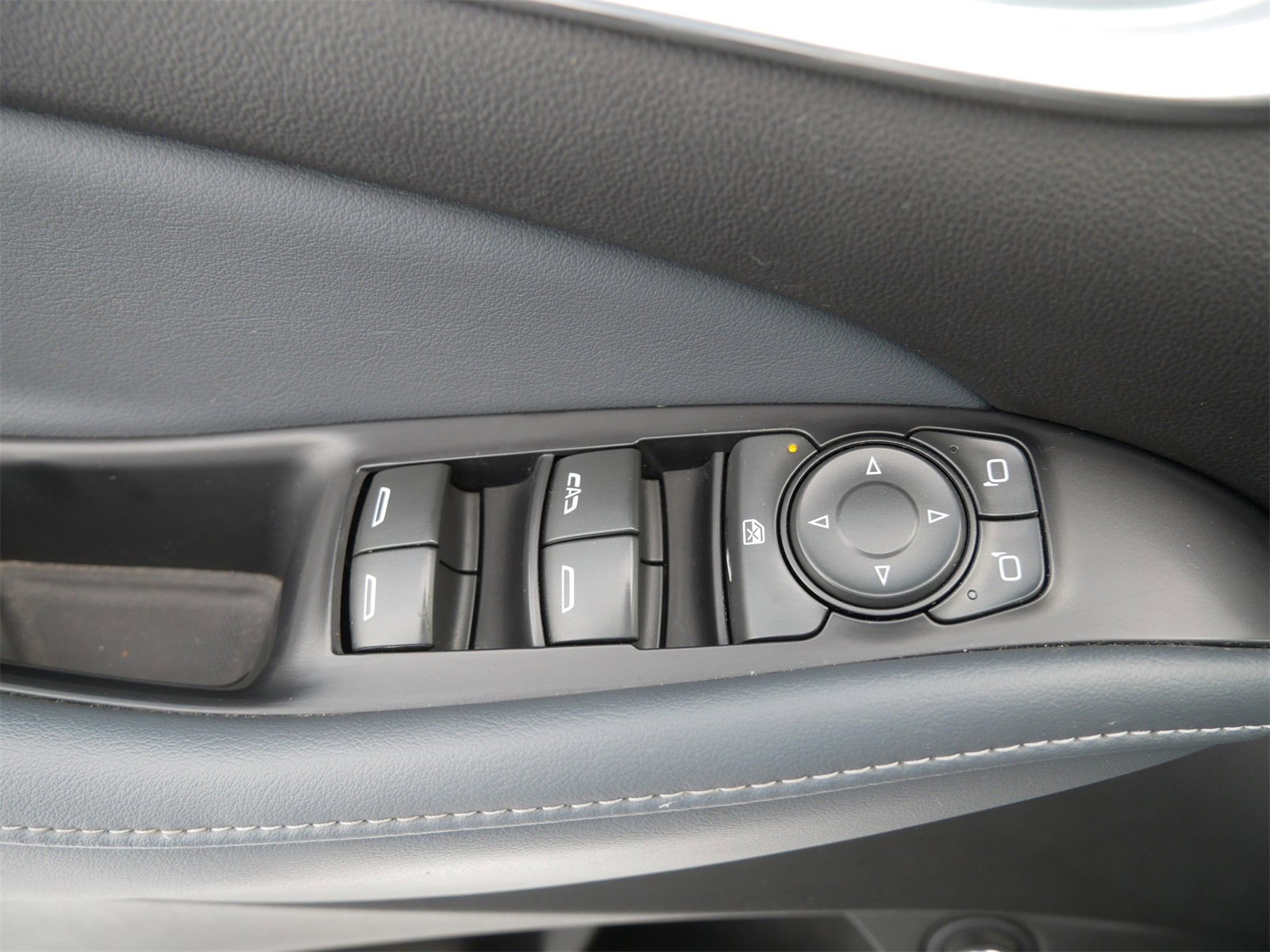 Used 2022 Buick Enclave Essence w/ Sport Touring Edition image 15