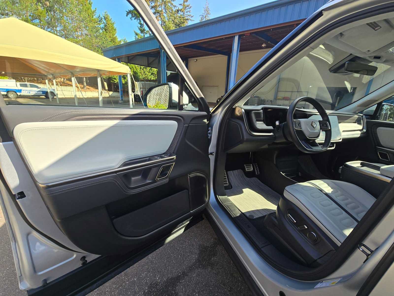 Used 2023 Rivian R1S Adventure Quad AWD/4WD image 20