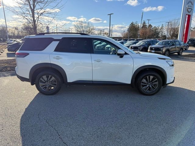 Used 2022 Nissan Pathfinder SV image 4