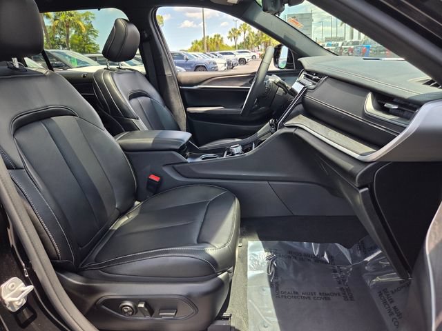 Certified 2024 Jeep Grand Cherokee L Limited w/ Luxury Tech Group II AWD/4WD image 18