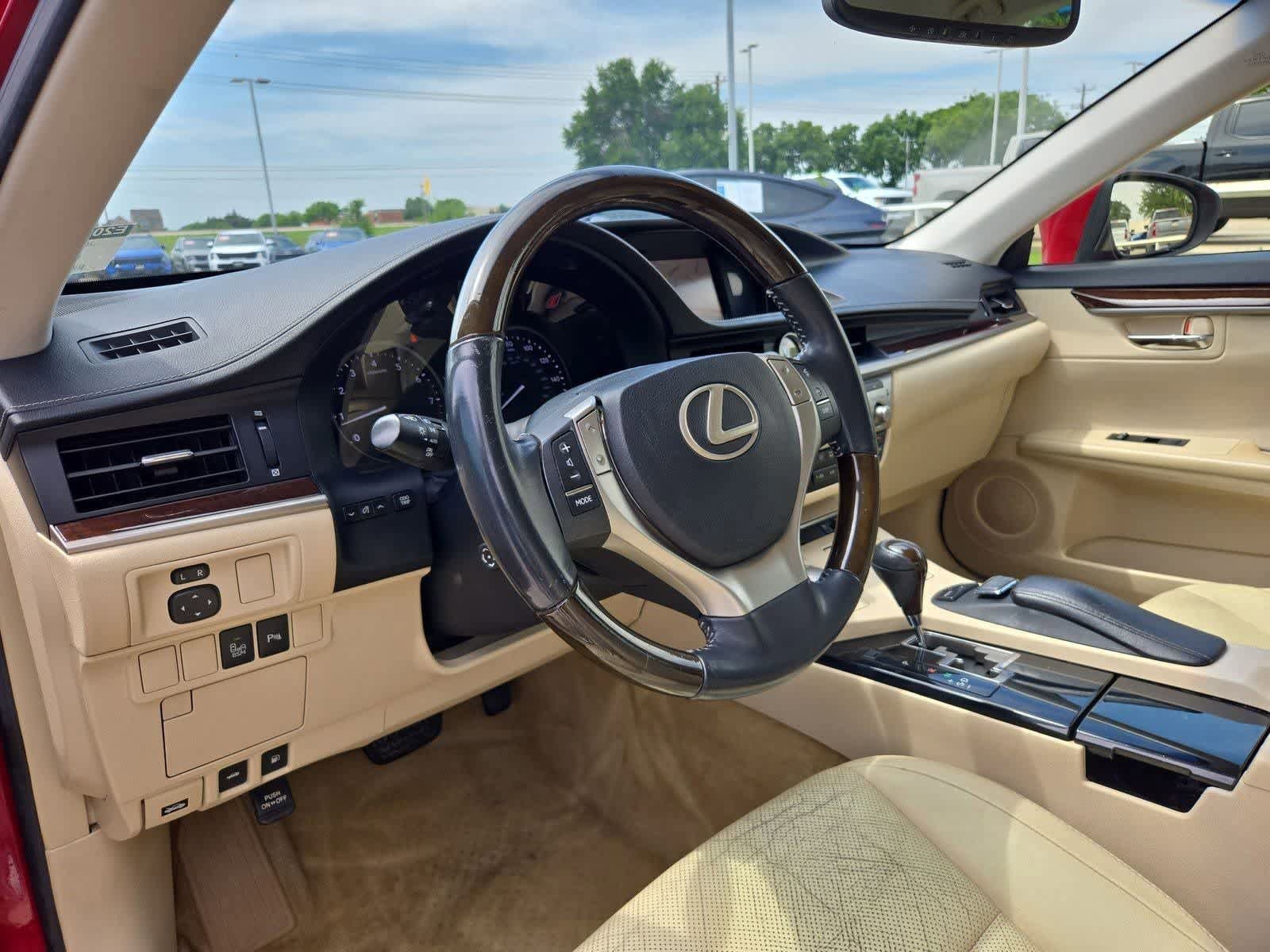 Used 2014 Lexus ES 350 w/ Luxury Package FWD video 2