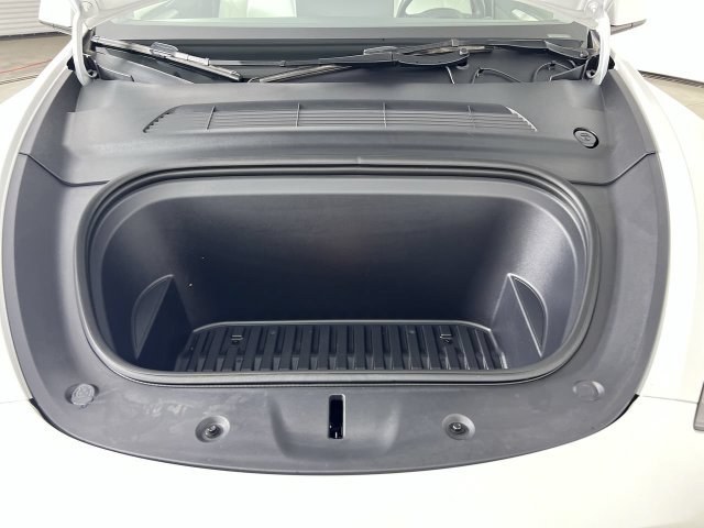 Used 2023 Tesla Model Y Long Range AWD/4WD image 29
