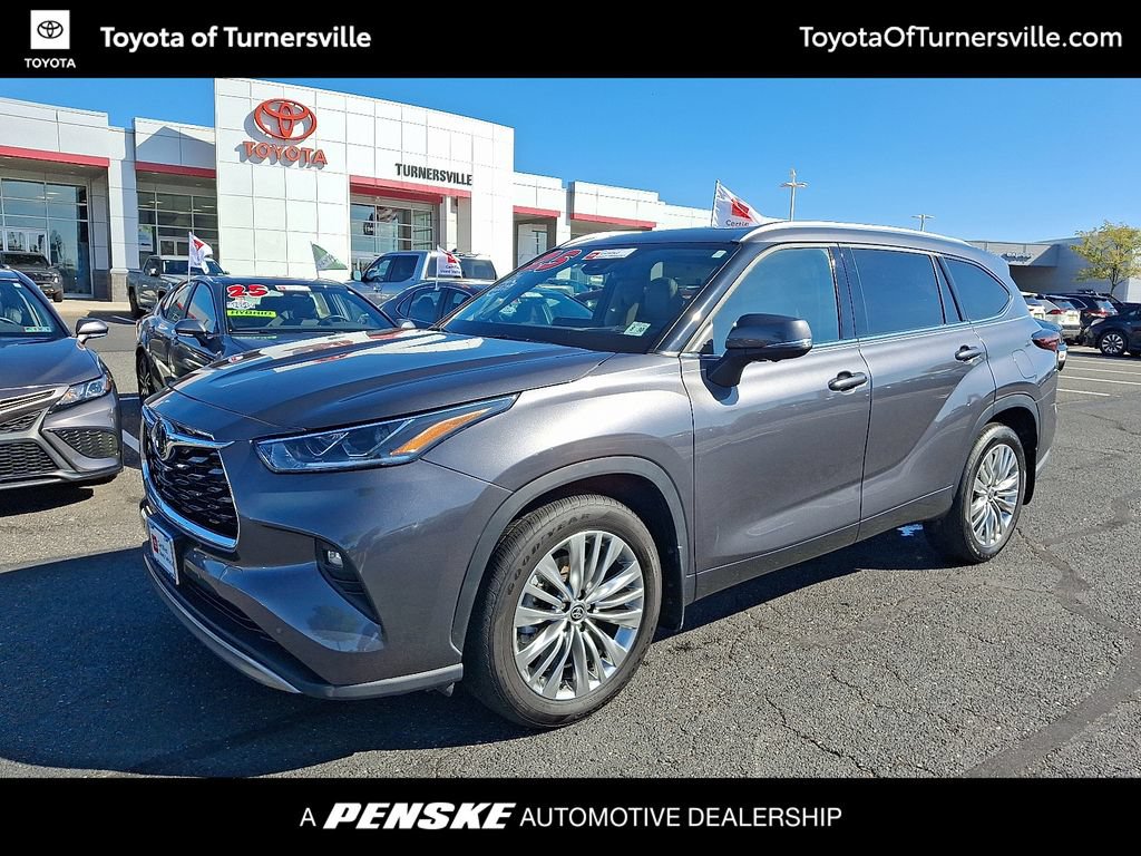 Used 2025 Toyota Highlander Platinum AWD/4WD image 1