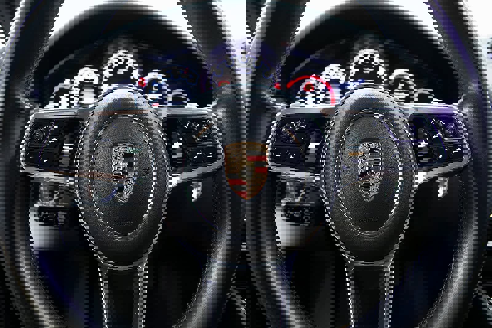 Certified 2023 Porsche Cayenne Platinum Edition image 14