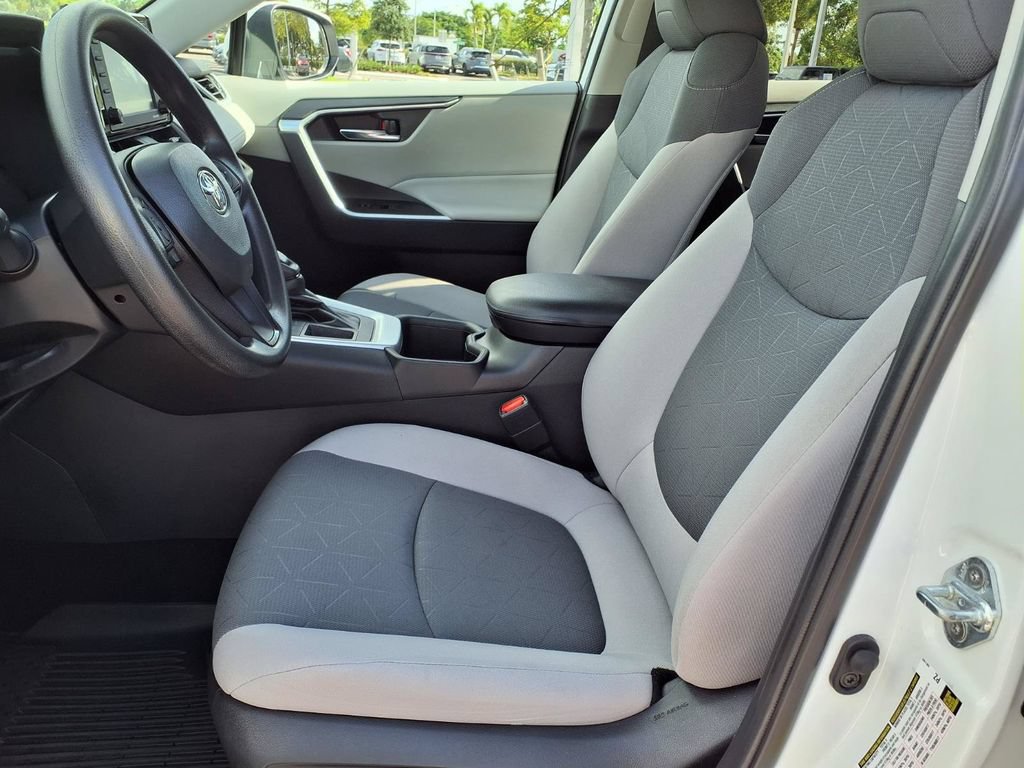 Used 2022 Toyota RAV4 XLE w/ Convenience Package FWD image 26
