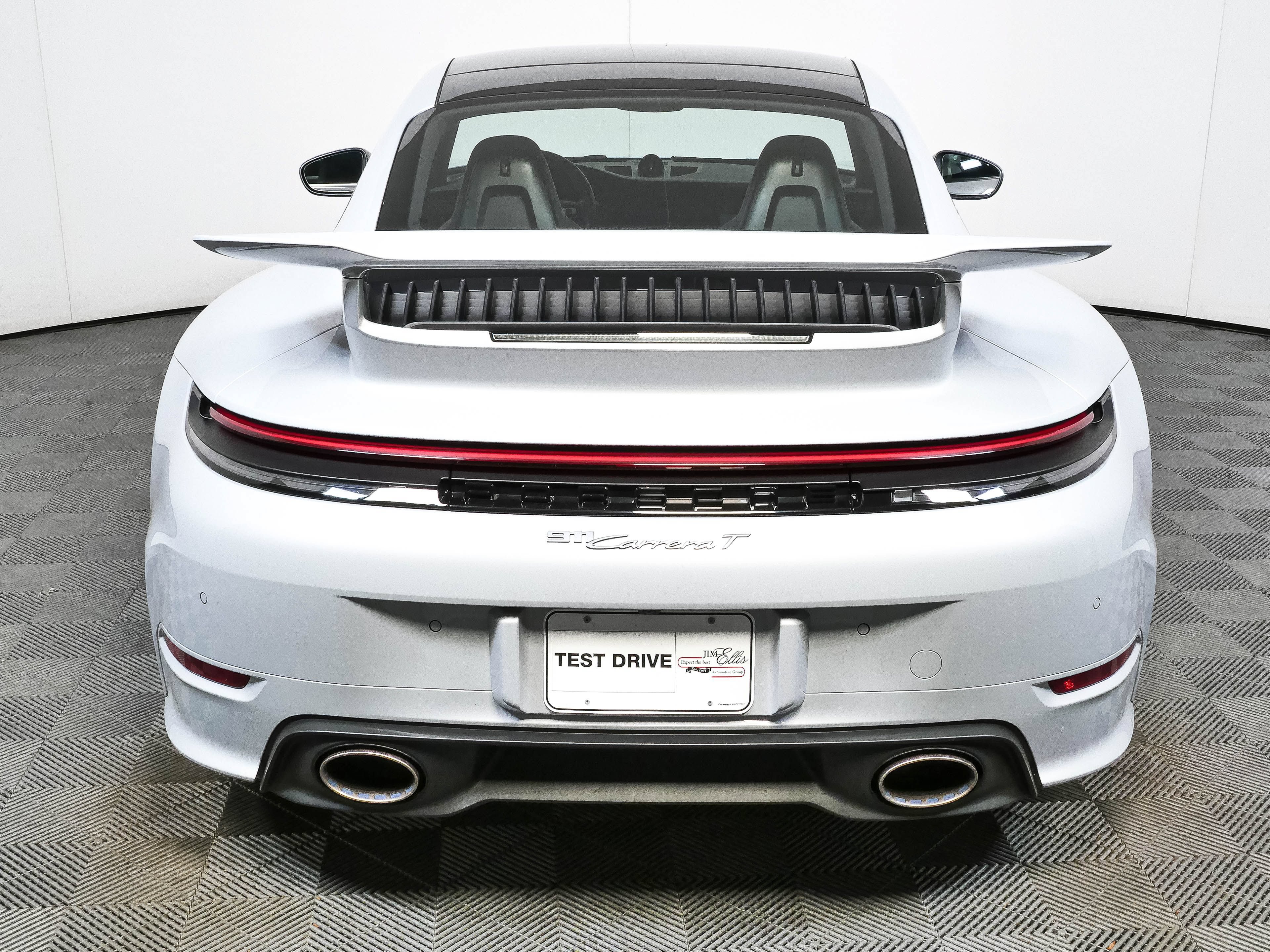 Certified 2025 Porsche 911 Carrera RWD image 31