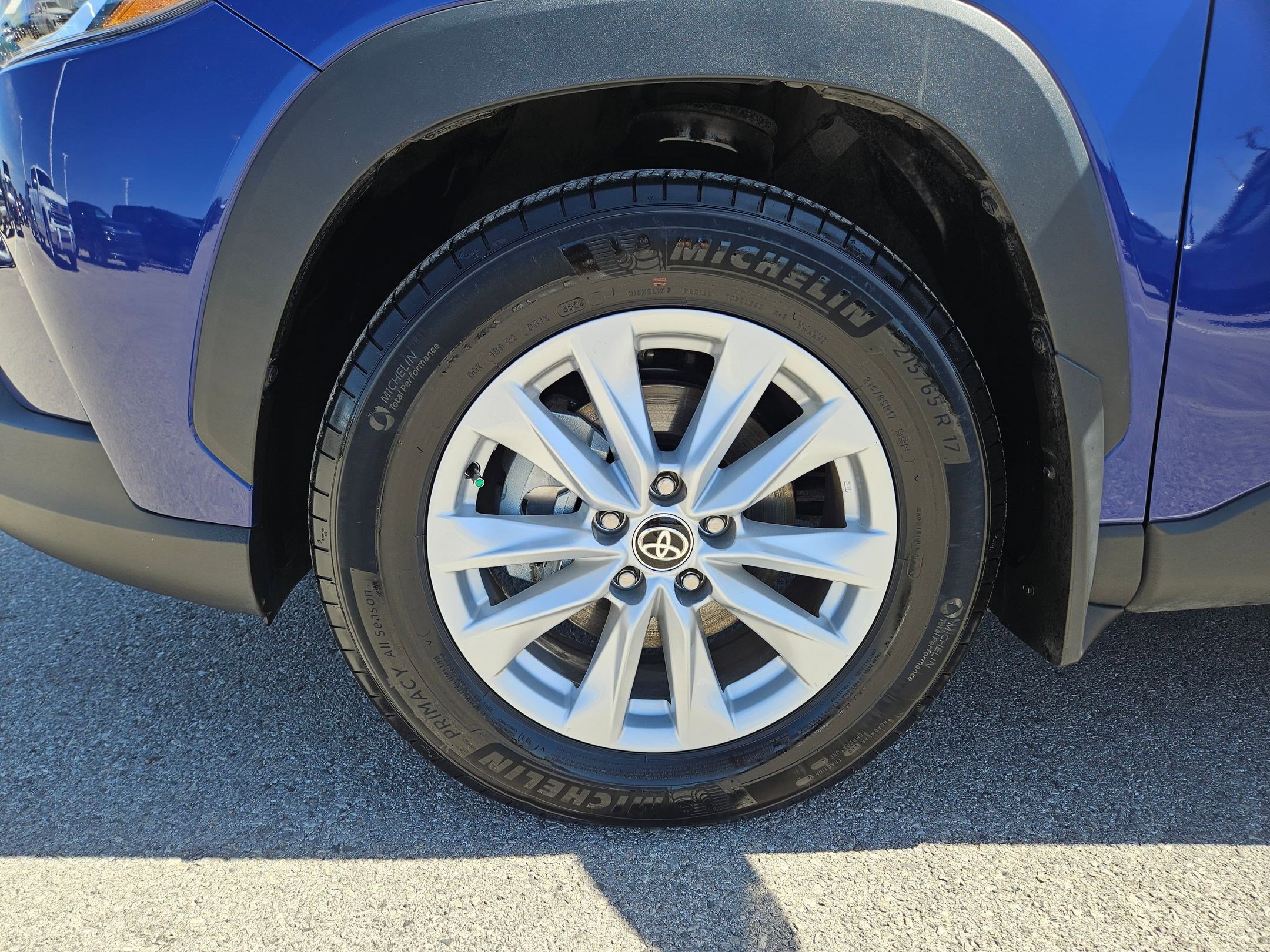 Used 2024 Toyota Corolla Cross LE image 32