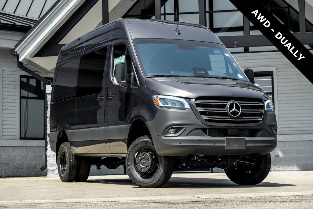 Used 2025 Mercedes-Benz Sprinter 3500 image 1