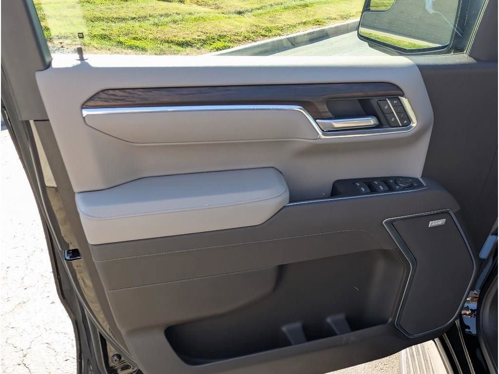 Used 2025 GMC Sierra 1500 SLT w/ SLT Premium Package image 15