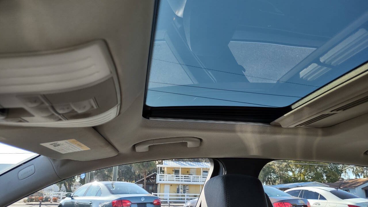 Used 2012 Mercedes-Benz E 350 4MATIC Sedan image 28