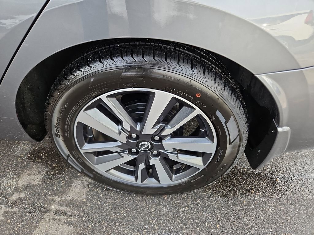 Used 2024 Nissan Versa S w/ S Plus Package image 28