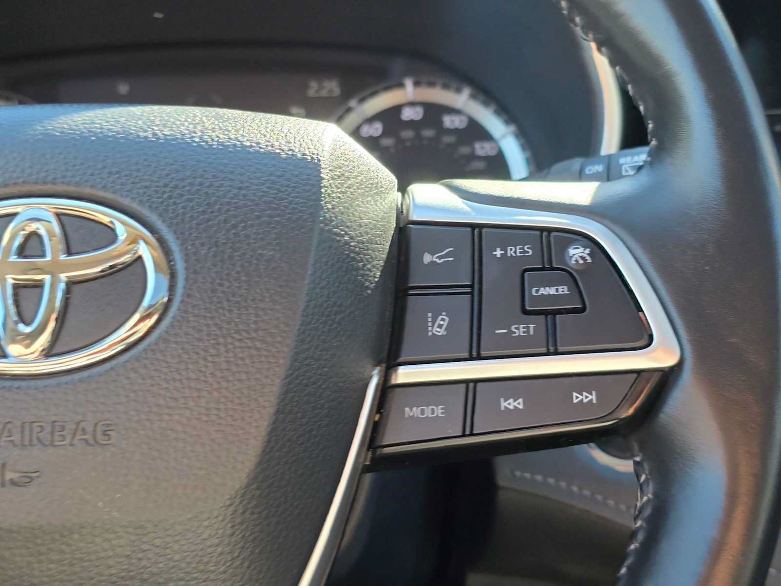 Used 2023 Toyota Highlander XLE AWD/4WD image 30