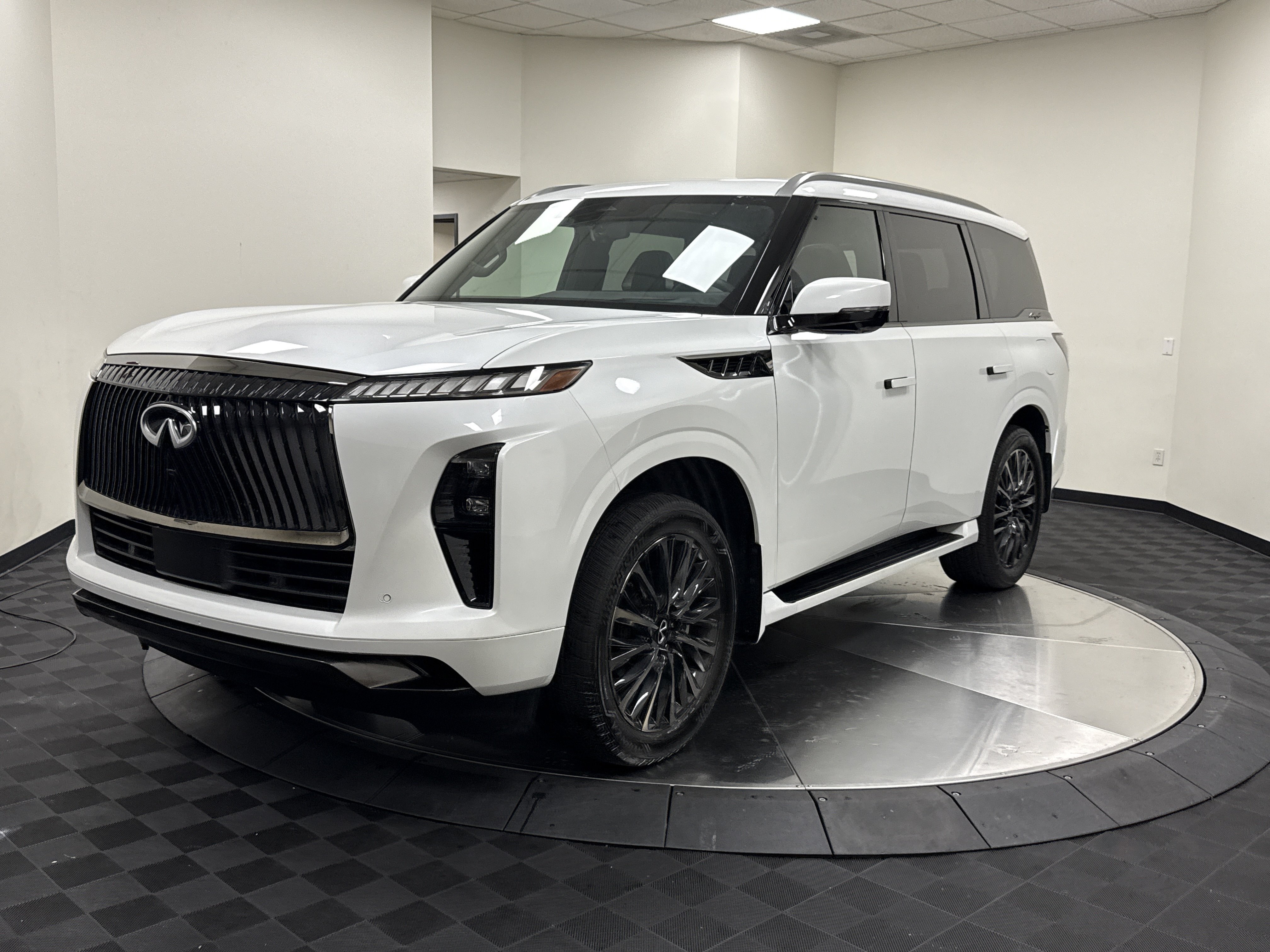 Certified 2026 INFINITI QX80 Autograph w/ Premium Cargo Package AWD/4WD image 4