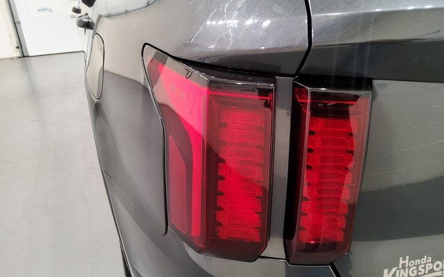 Used 2023 Kia Sorento LX image 11