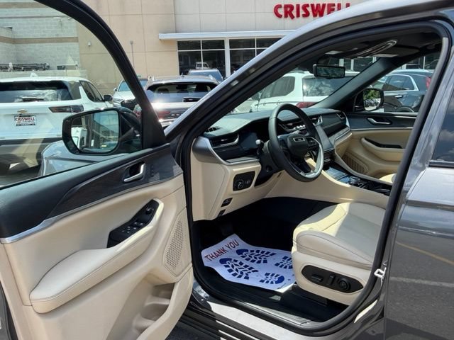 Used 2023 Jeep Grand Cherokee L Limited w/ Luxury Tech Group II AWD/4WD image 15