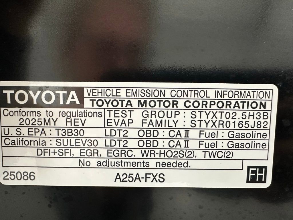 Used 2025 Toyota RAV4 XLE image 57