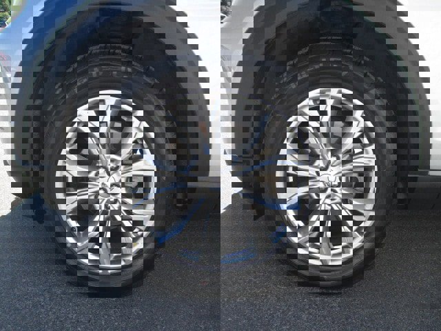 Used 2023 Ford Explorer Limited image 8