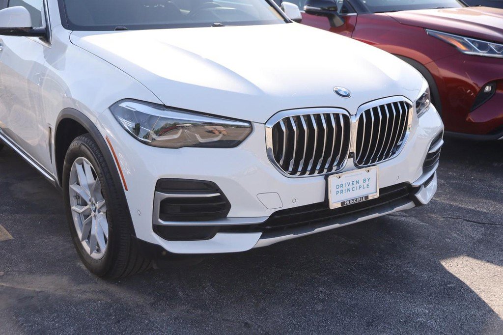 Used 2022 BMW X5 xDrive40i w/ Parking Assistance Package AWD/4WD image 5