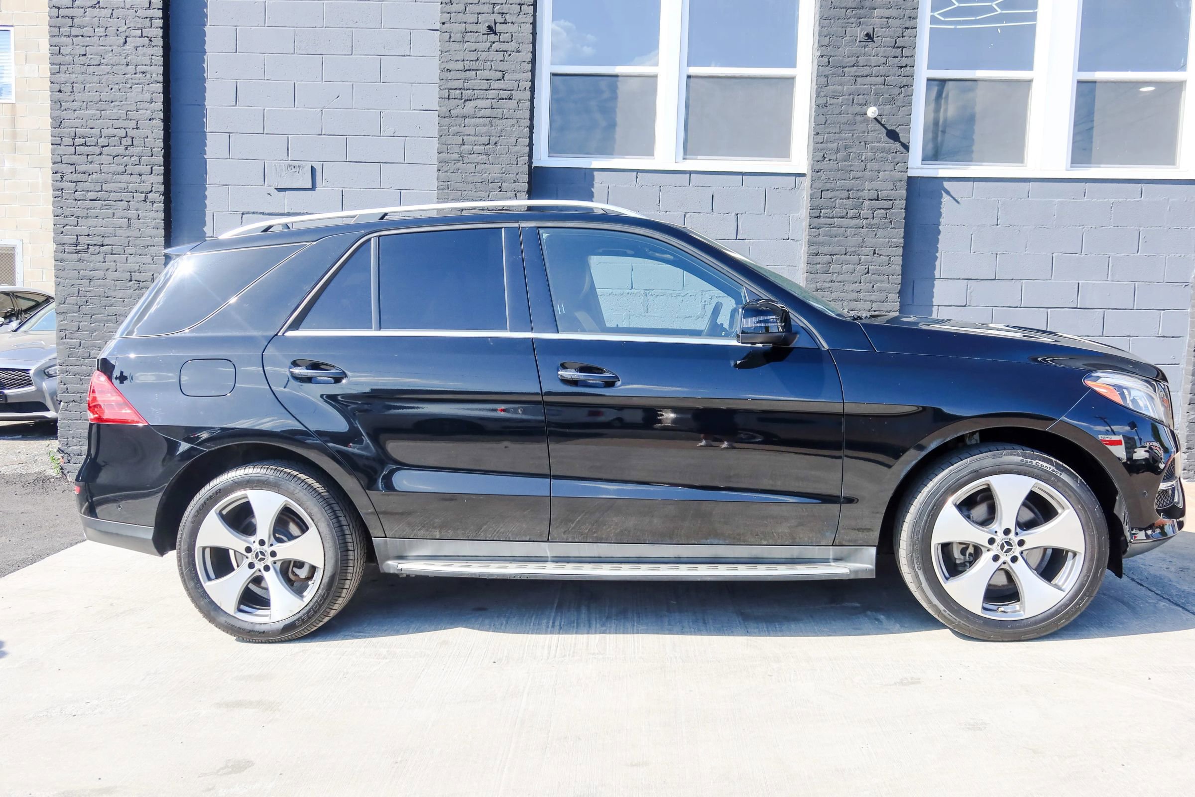 Used 2017 Mercedes-Benz GLE 350 4MATIC w/ Premium 2 Package image 6