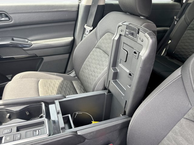Used 2025 Nissan Pathfinder SV FWD image 20