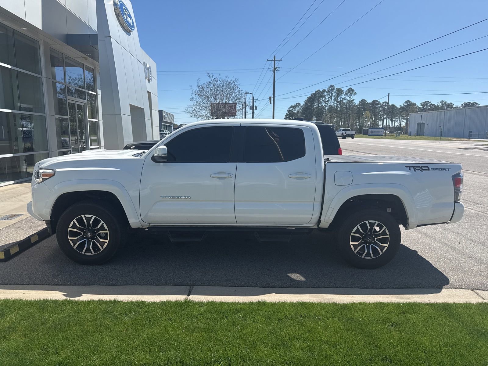 Used 2023 Toyota Tacoma TRD Sport image 5