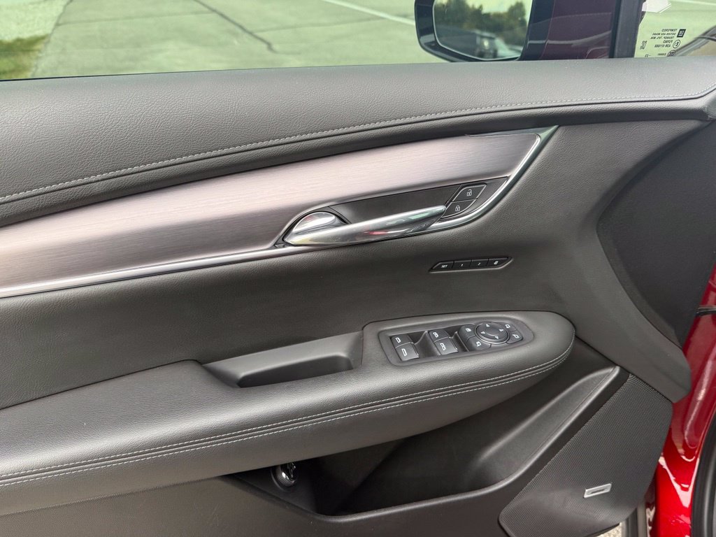 Certified 2024 Cadillac XT6 Luxury w/ LPO, Floor Liner Package AWD/4WD image 24