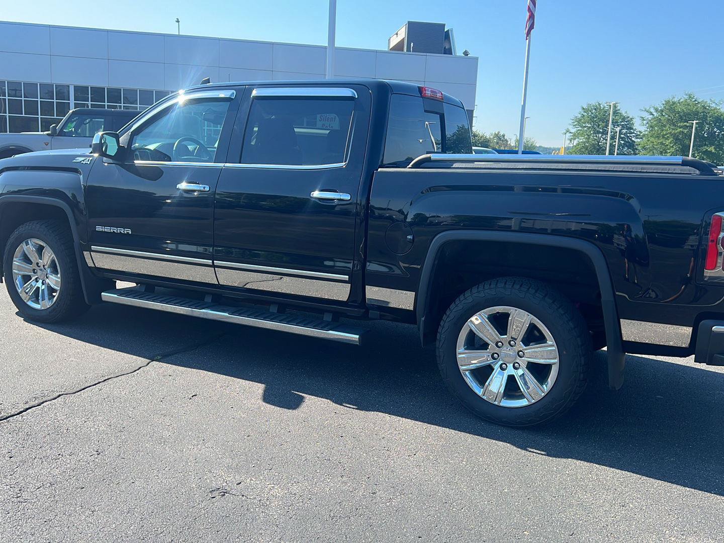 Used 2018 GMC Sierra 1500 SLT AWD/4WD image 9