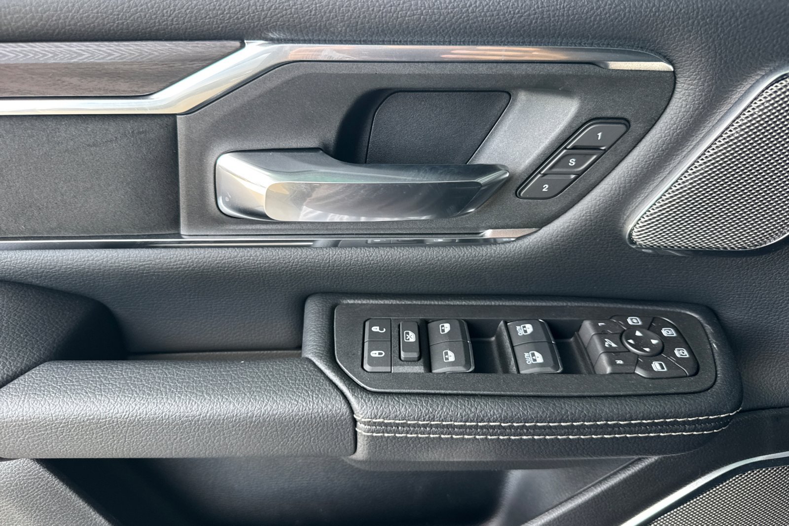 New 2026 RAM 1500 Laramie AWD/4WD image 10