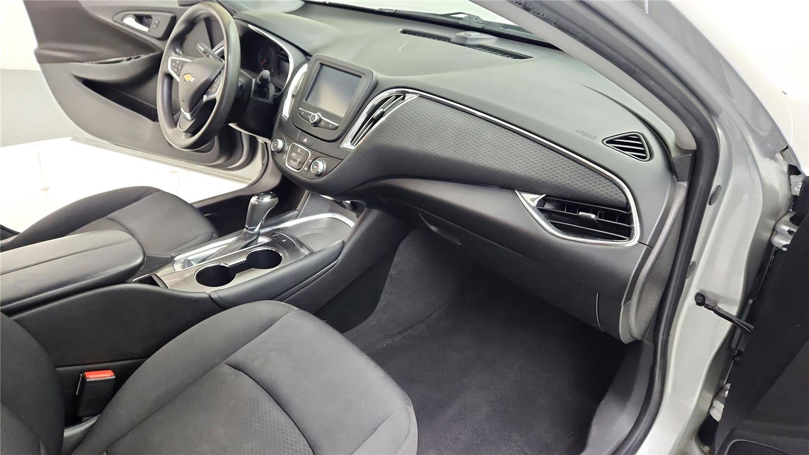 Used 2016 Chevrolet Malibu LT image 32