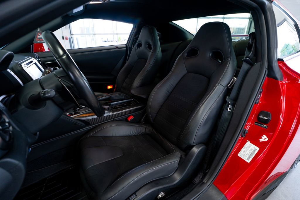 Used 2023 Nissan GT-R Premium w/ Floor Mat Package image 32
