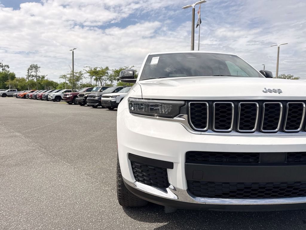 Used 2022 Jeep Grand Cherokee L Laredo w/ Luxury Tech Group I AWD/4WD image 6