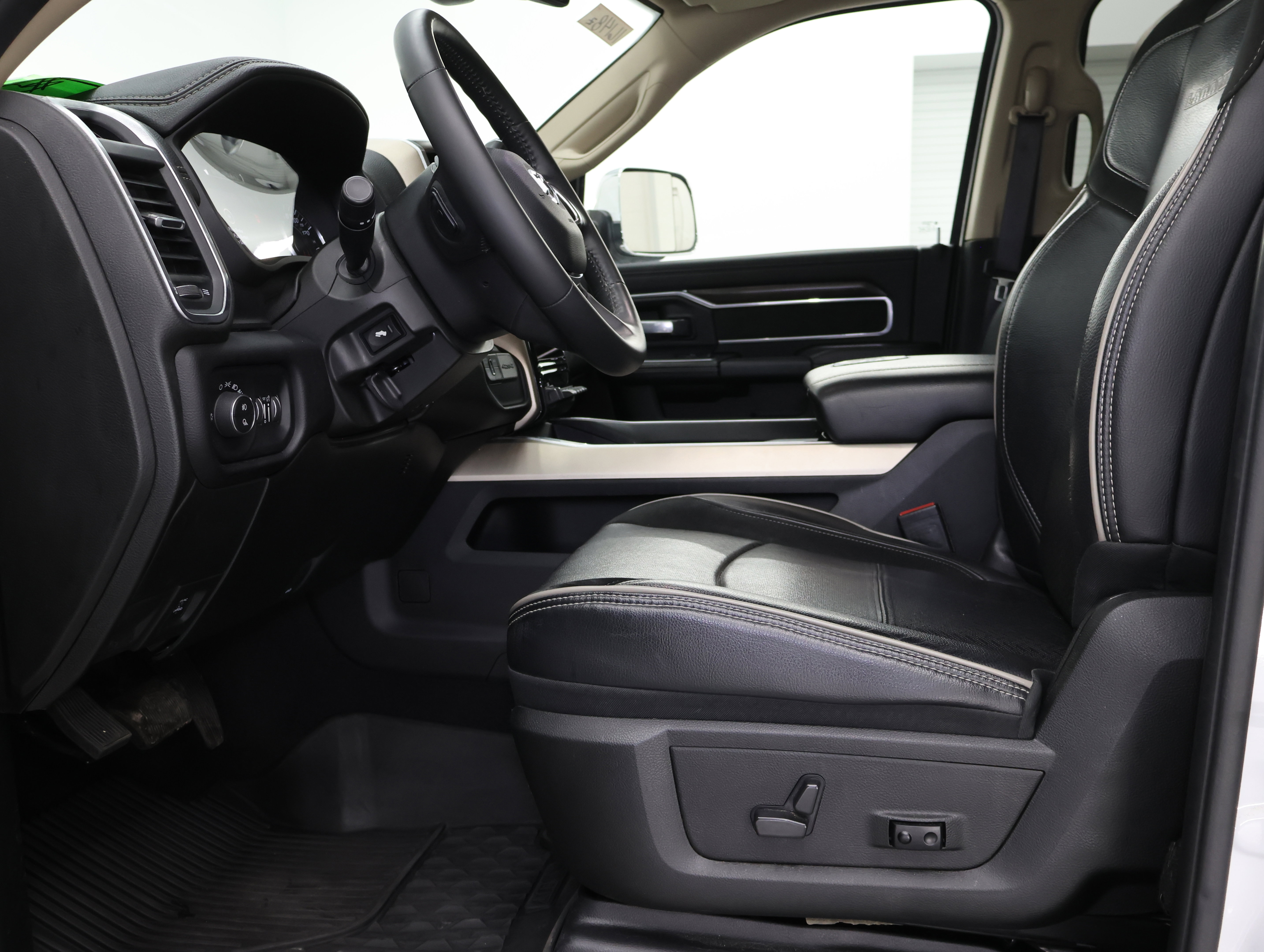 Used 2022 RAM 2500 Laramie AWD/4WD image 8