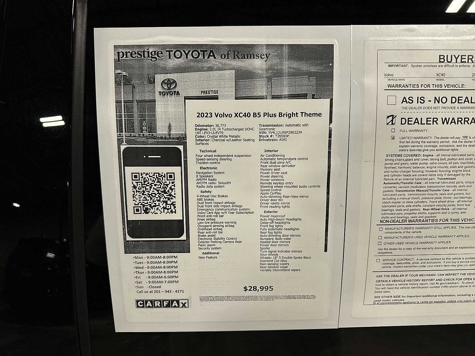 Used 2023 Volvo XC40 B5 Plus image 13