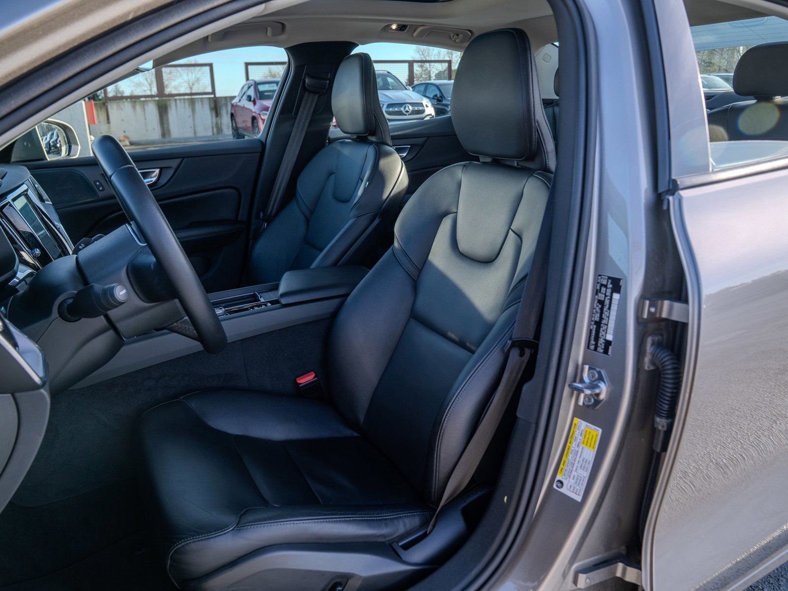 Used 2019 Volvo S60 T6 Momentum w/ Multimedia Package image 17