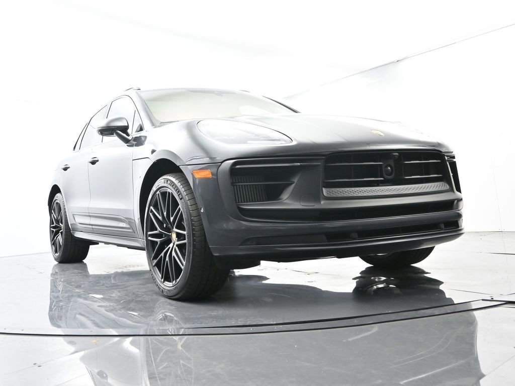 Certified 2025 Porsche Macan GTS image 59