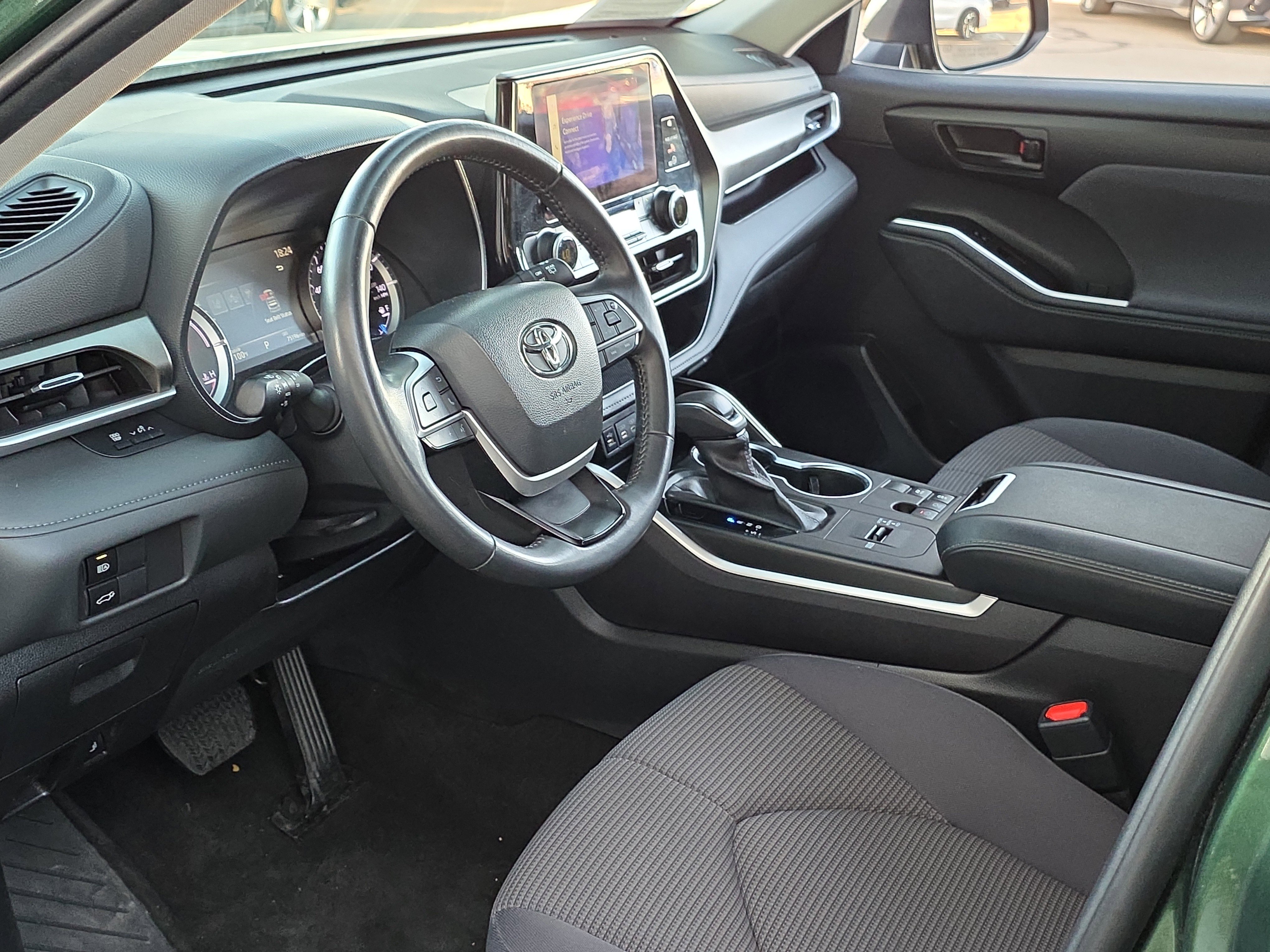 Used 2023 Toyota Highlander LE image 11