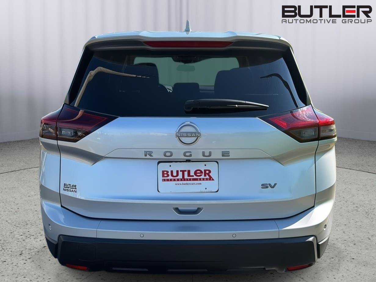 Used 2024 Nissan Rogue SV FWD image 5