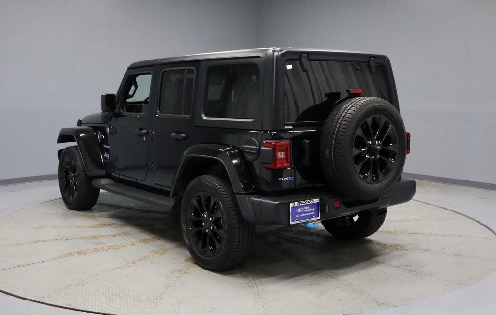 Used 2023 Jeep Wrangler Unlimited Sahara w/ Cold Weather Group AWD/4WD image 11