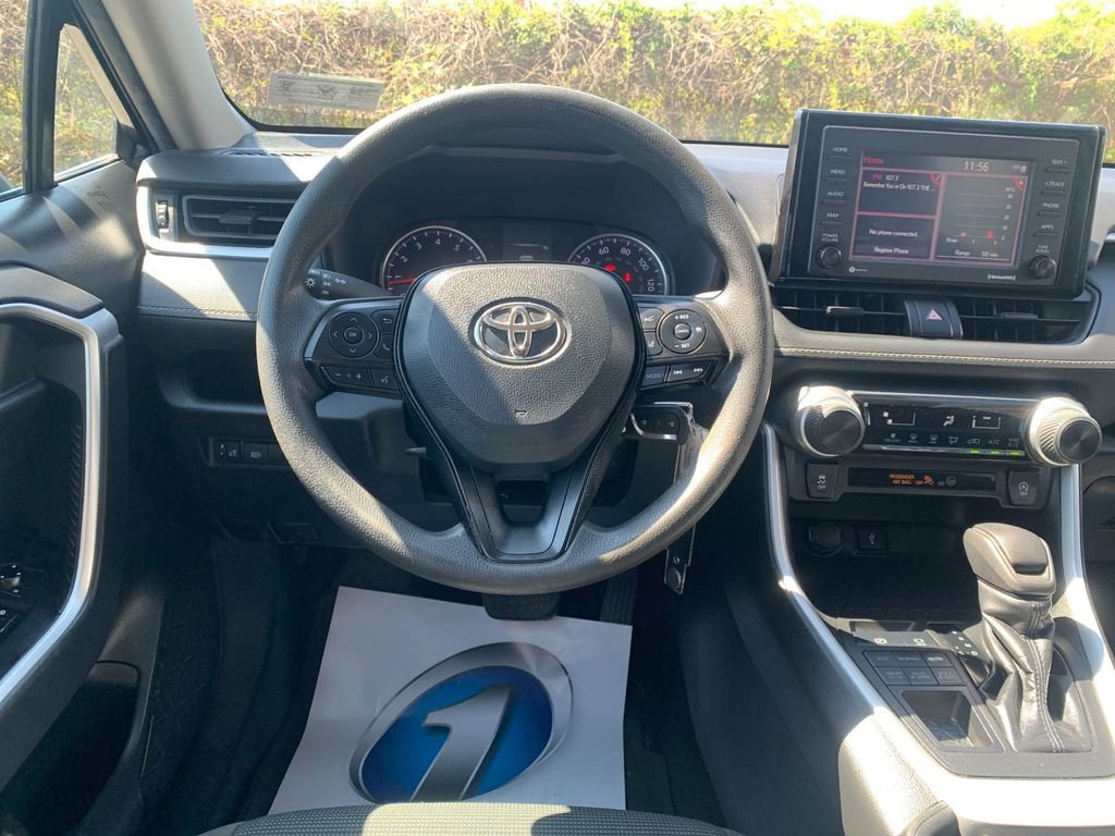 Used 2021 Toyota RAV4 LE image 17