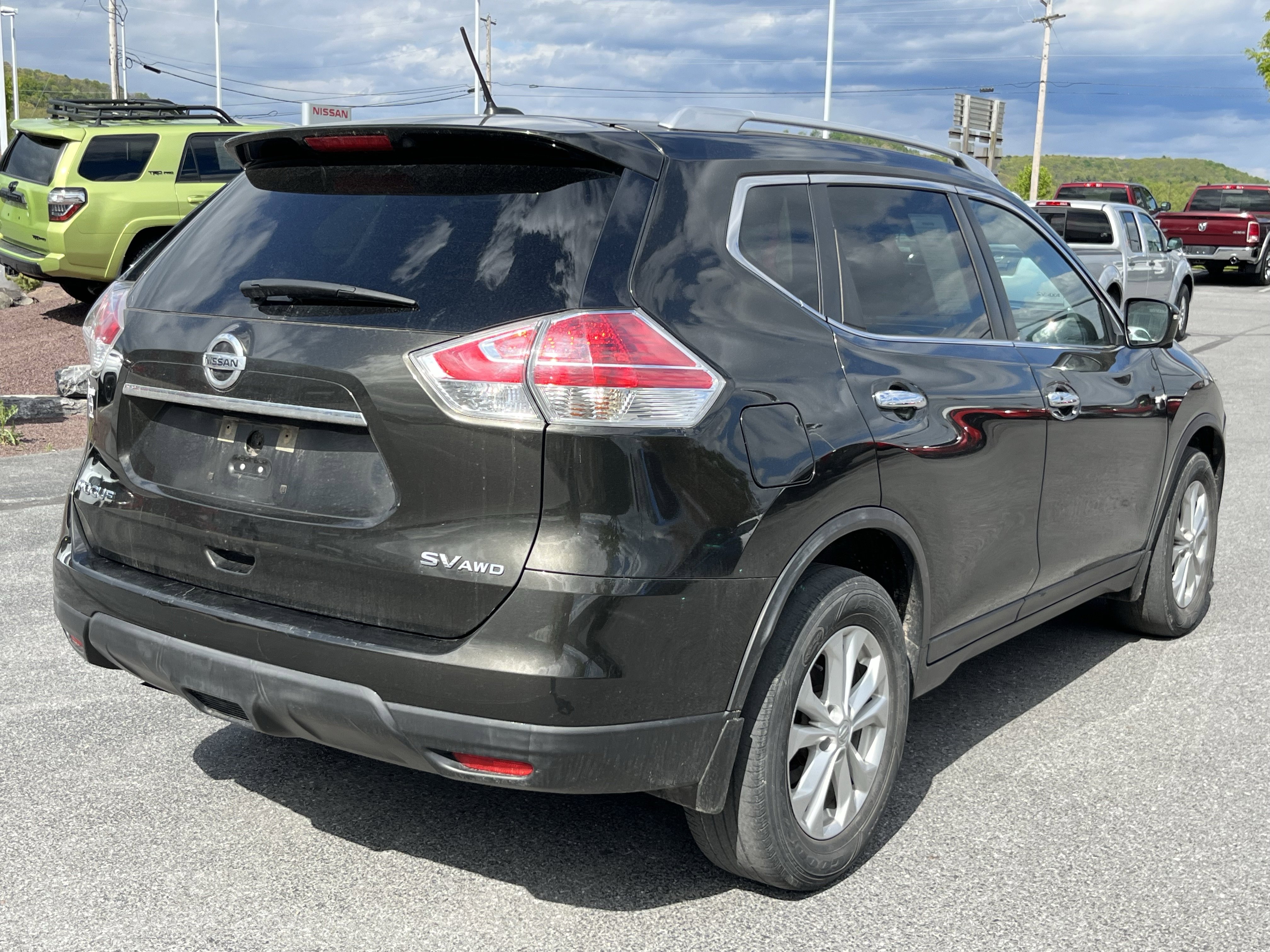 Used 2016 Nissan Rogue SV w/ SV Premium Package AWD/4WD image 5