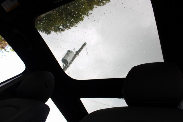 Used 2024 Mercedes-Benz GLB 250 4MATIC w/ Exclusive Package image 22